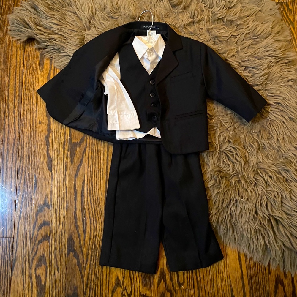 Baby 4 piece suit.